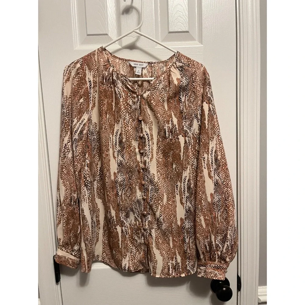 NWT Nine West Brown Snake Print Button Long Sleeve Blouse Top. Womens Size Small
